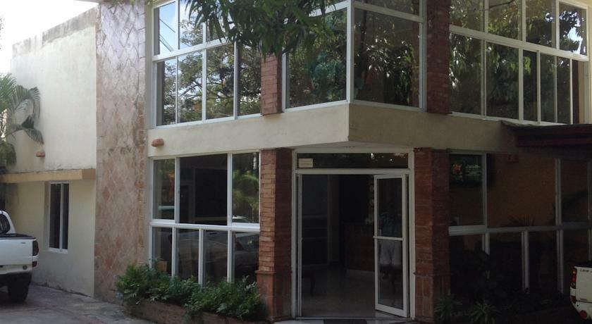 Hotel Alcaldeza - Garden House Santo Domingo Buitenkant foto