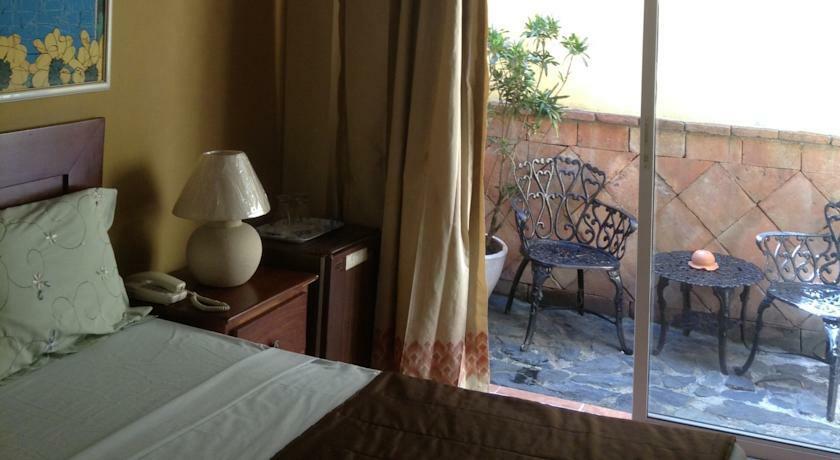 Hotel Alcaldeza - Garden House Santo Domingo Buitenkant foto