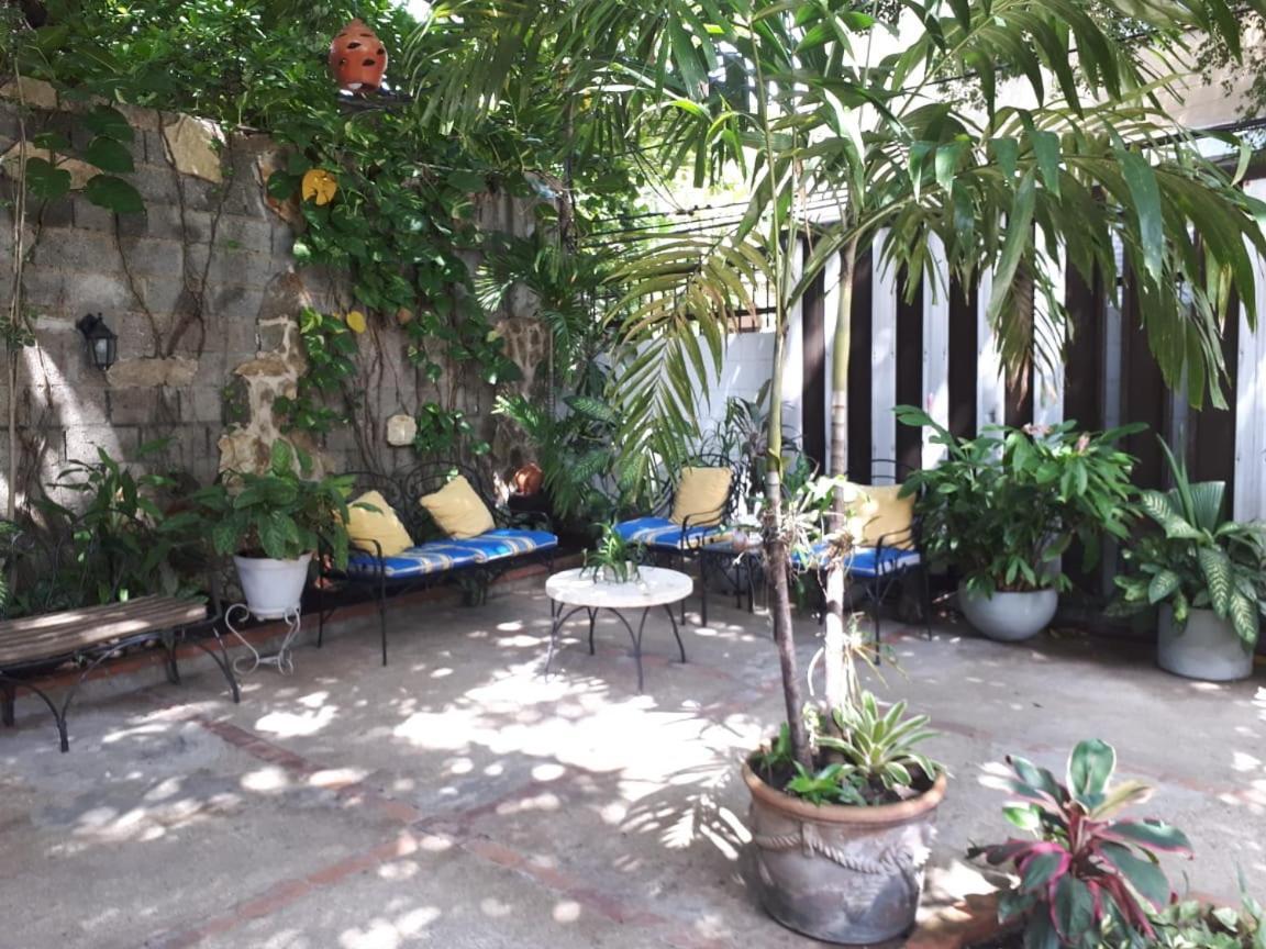 Hotel Alcaldeza - Garden House Santo Domingo Buitenkant foto
