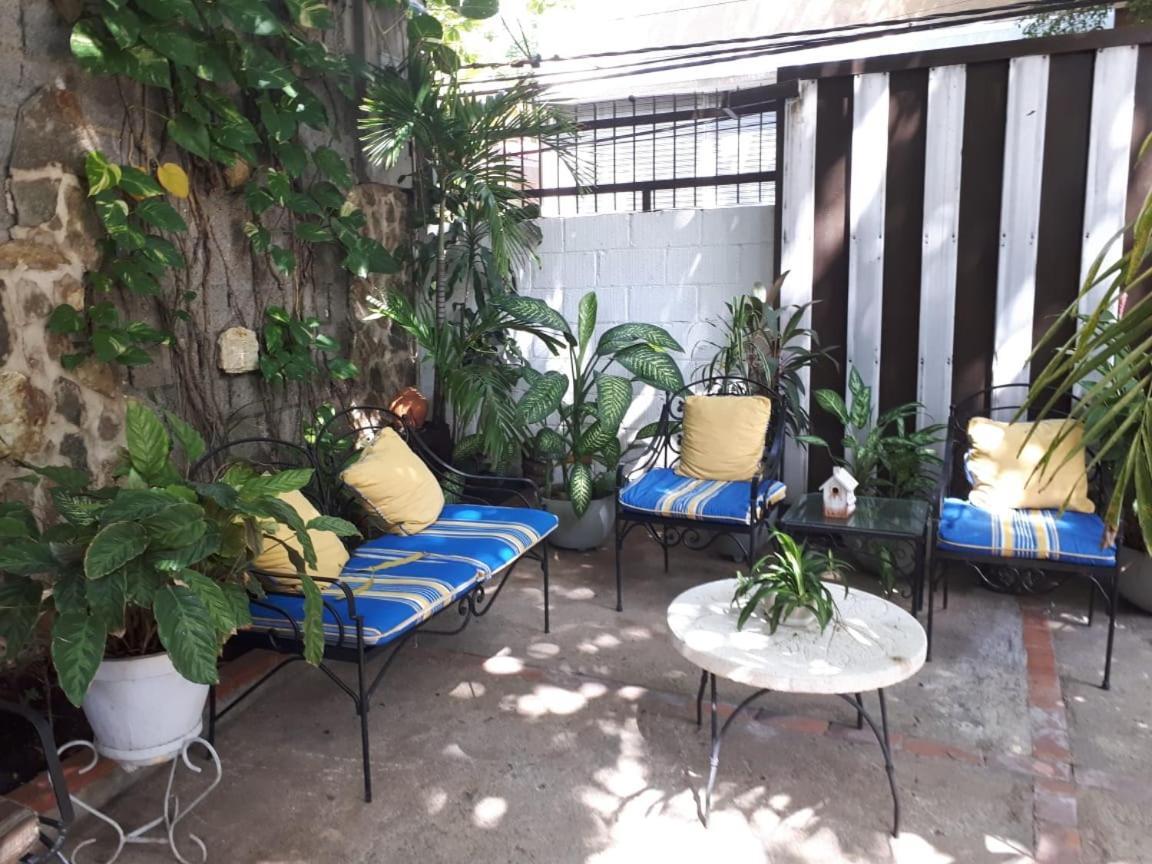 Hotel Alcaldeza - Garden House Santo Domingo Buitenkant foto